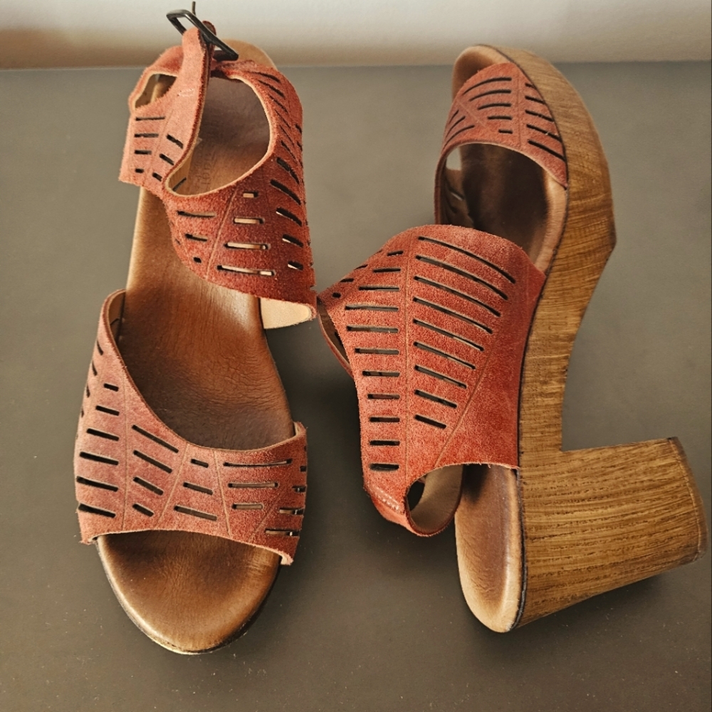 EUC Eric Michael Eliza Sandal red LEATHER sz 41 made in portugal 3" heel